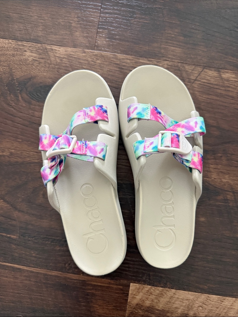 Chaco Kid’s Beige Slide Sandals with Multicolor Tie-Dye Straps | Size 6